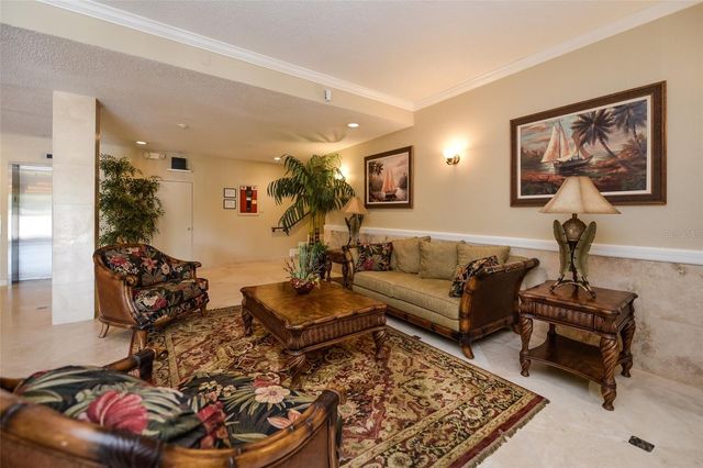 2740 COCONUT BAY LN LANE 317, Sarasota, FL 34237