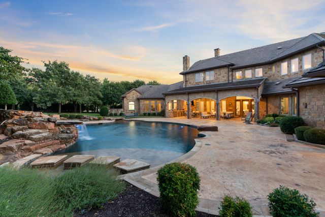 1908 Point De Vue Drive, Flower Mound, TX 75022