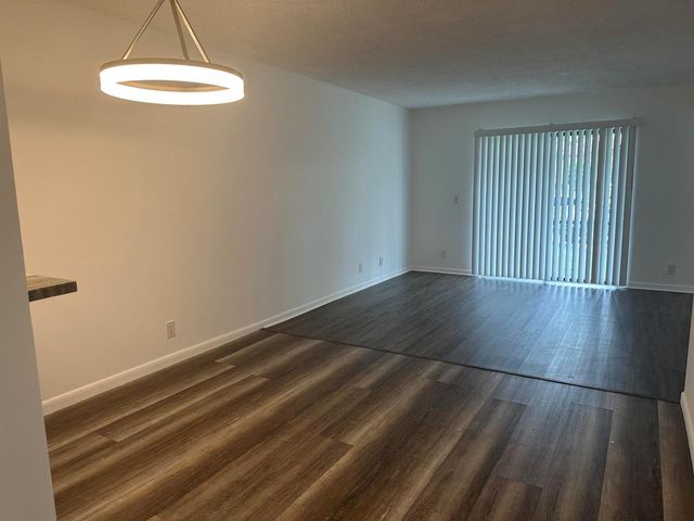 21915 LAKE FOREST Circle 106, Boca Raton, FL 33433