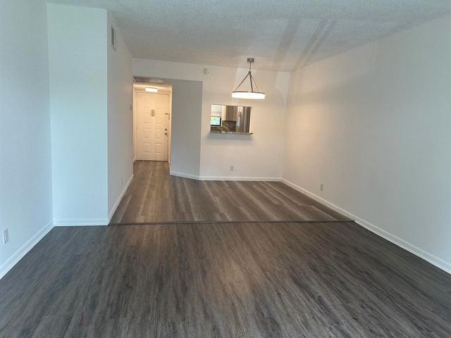 21915 LAKE FOREST Circle 106, Boca Raton, FL 33433
