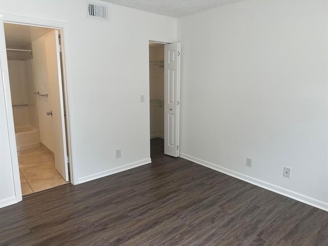 21915 LAKE FOREST Circle 106, Boca Raton, FL 33433