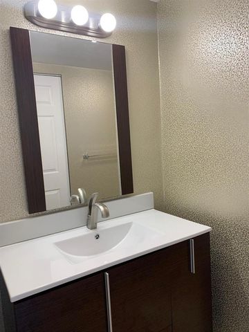 21915 LAKE FOREST Circle 106, Boca Raton, FL 33433