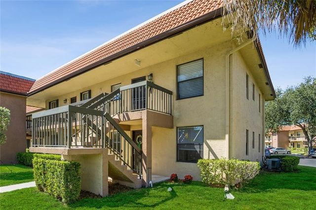 21915 LAKE FOREST Circle 106, Boca Raton, FL 33433