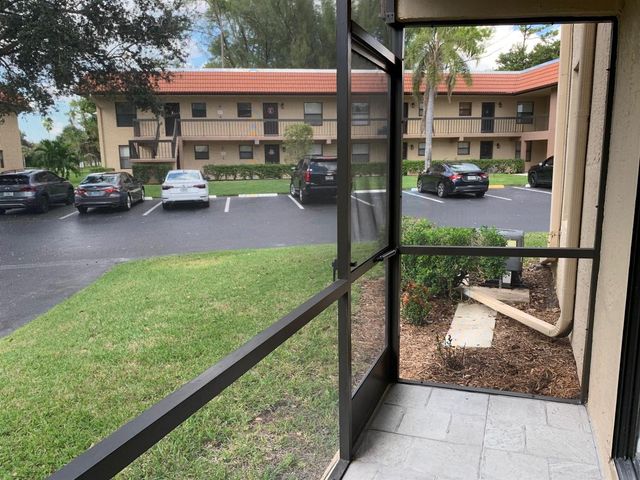 21915 LAKE FOREST Circle 106, Boca Raton, FL 33433