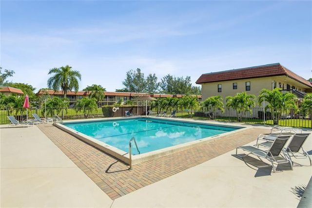 21915 LAKE FOREST Circle 106, Boca Raton, FL 33433