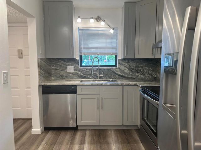 21915 LAKE FOREST Circle 106, Boca Raton, FL 33433
