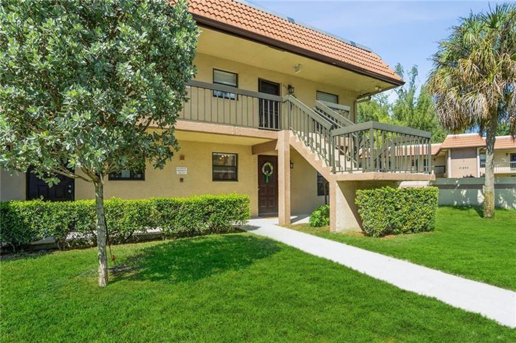 21915 LAKE FOREST Circle 106, Boca Raton, FL 33433