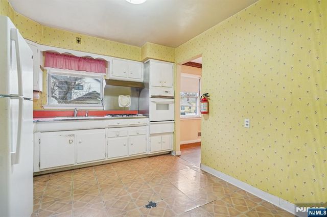 295 Georgian Drive, Paramus, NJ 07652