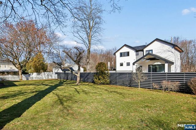 295 Georgian Drive, Paramus, NJ 07652
