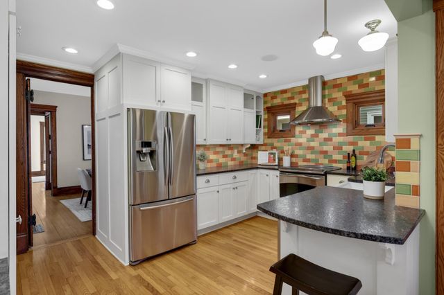 2219 Knapp Street, Saint Paul, MN 55108