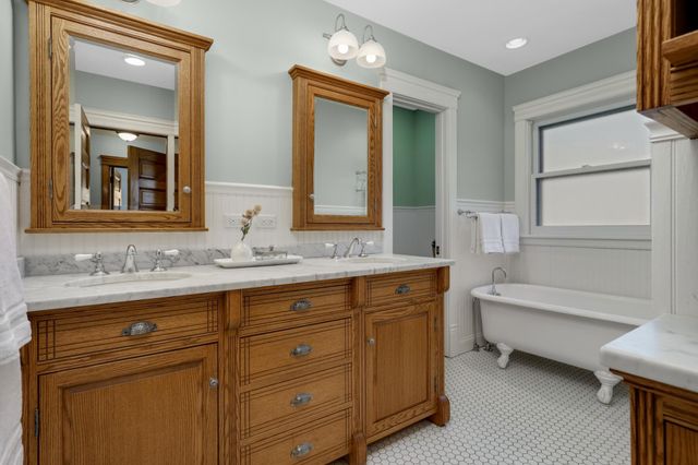 2219 Knapp Street, Saint Paul, MN 55108