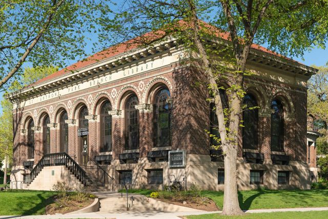 2219 Knapp Street, Saint Paul, MN 55108