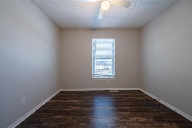 1111 SE 2nd Court, Lee's Summit, MO 64063