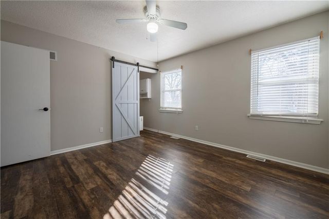 1111 SE 2nd Court, Lee's Summit, MO 64063