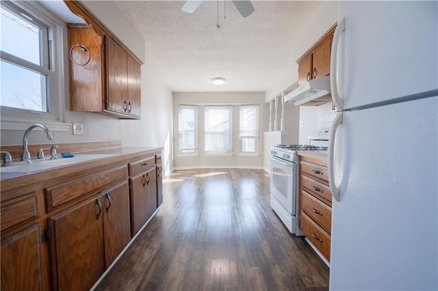 1111 SE 2nd Court, Lee's Summit, MO 64063