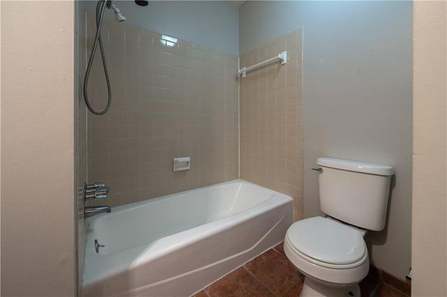 1111 SE 2nd Court, Lee's Summit, MO 64063