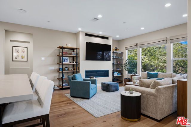 11728 Canoga Avenue, Chatsworth (los Angeles), CA 91311