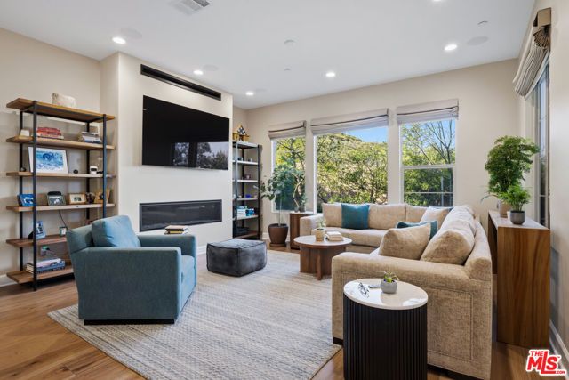 11728 Canoga Avenue, Chatsworth (los Angeles), CA 91311