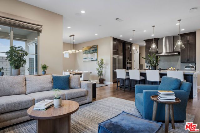 11728 Canoga Avenue, Chatsworth (los Angeles), CA 91311