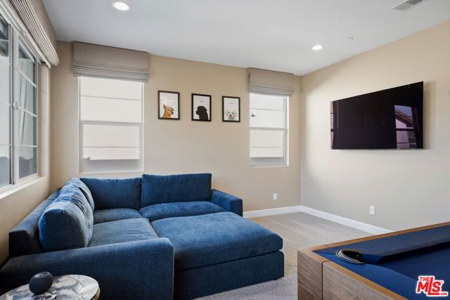 11728 Canoga Avenue, Chatsworth (los Angeles), CA 91311
