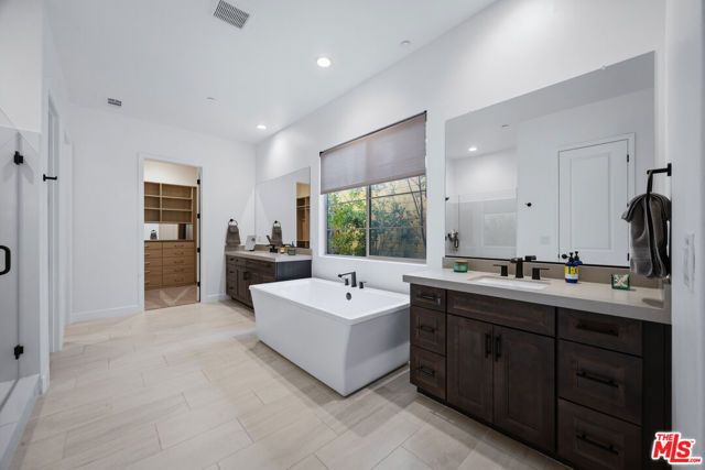 11728 Canoga Avenue, Chatsworth (los Angeles), CA 91311