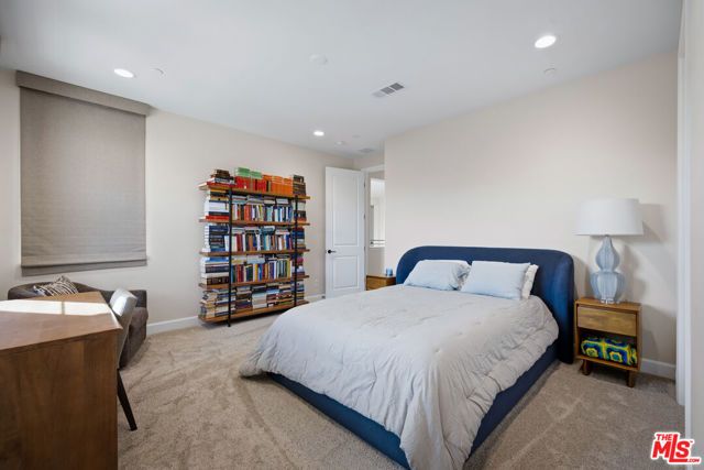 11728 Canoga Avenue, Chatsworth (los Angeles), CA 91311