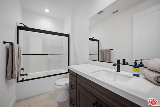 11728 Canoga Avenue, Chatsworth (los Angeles), CA 91311