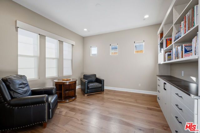 11728 Canoga Avenue, Chatsworth (los Angeles), CA 91311