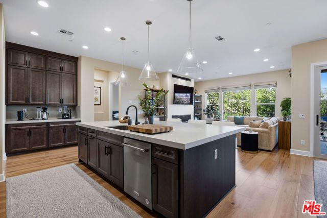 11728 Canoga Avenue, Chatsworth (los Angeles), CA 91311