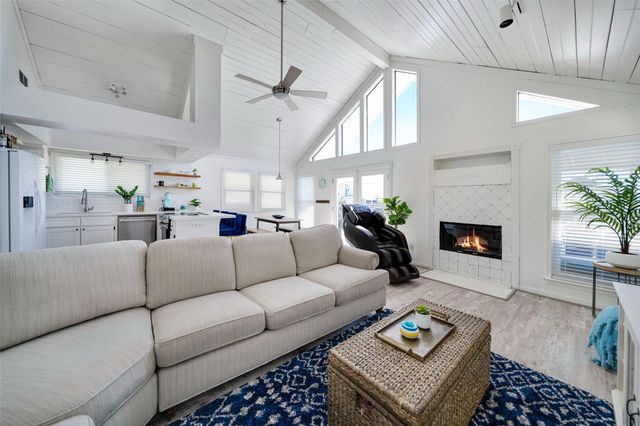 1127 Tiki Drive, Tiki Island, TX 77554