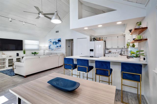 1127 Tiki Drive, Tiki Island, TX 77554