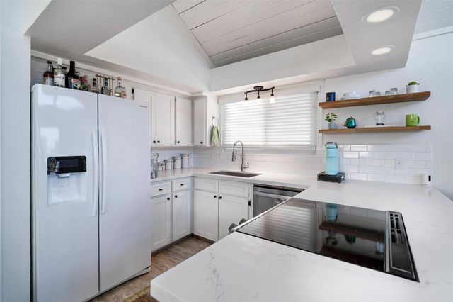 1127 Tiki Drive, Tiki Island, TX 77554