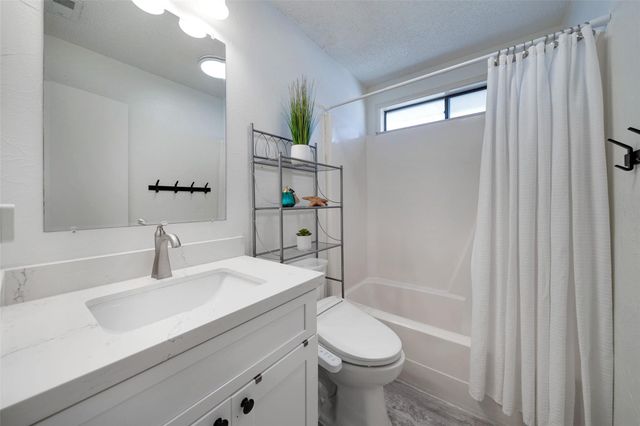 1127 Tiki Drive, Tiki Island, TX 77554