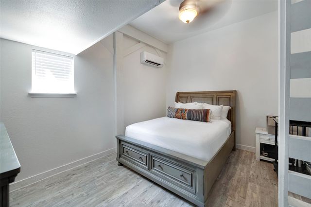 1127 Tiki Drive, Tiki Island, TX 77554