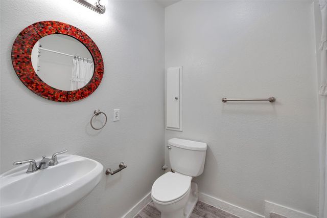 1127 Tiki Drive, Tiki Island, TX 77554
