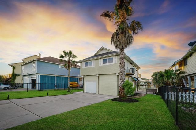 1127 Tiki Drive, Tiki Island, TX 77554
