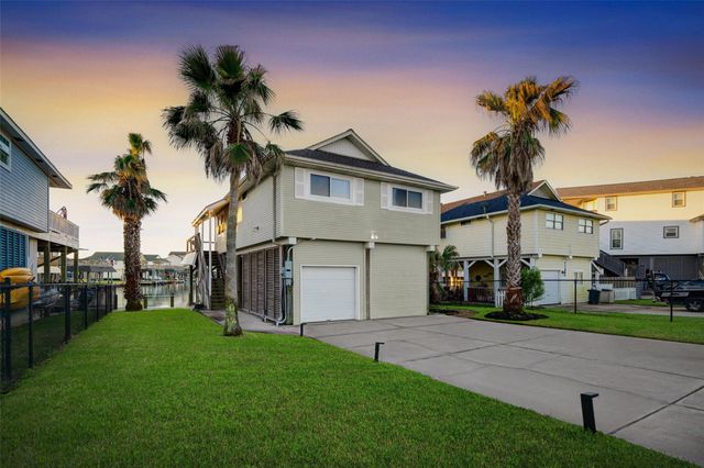 1127 Tiki Drive, Tiki Island, TX 77554
