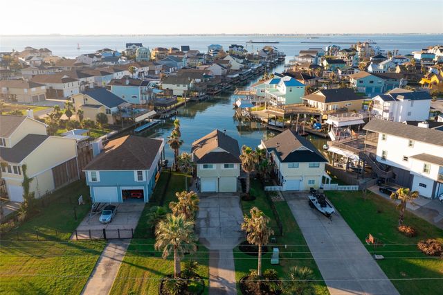 1127 Tiki Drive, Tiki Island, TX 77554