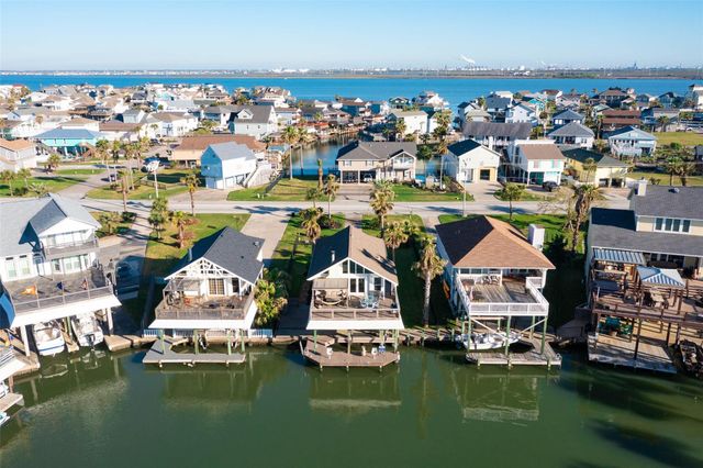 1127 Tiki Drive, Tiki Island, TX 77554