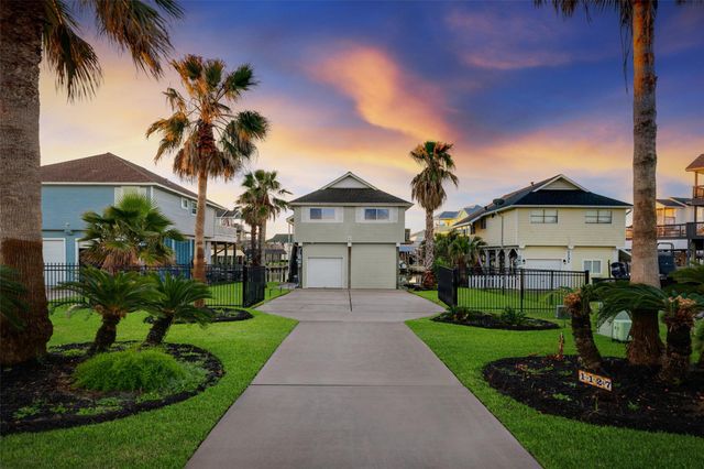 1127 Tiki Drive, Tiki Island, TX 77554