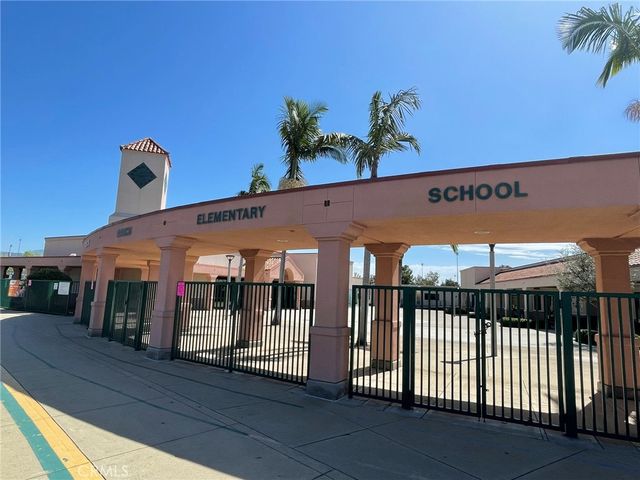 2828 Ballesteros Ln, Tustin, CA 92782