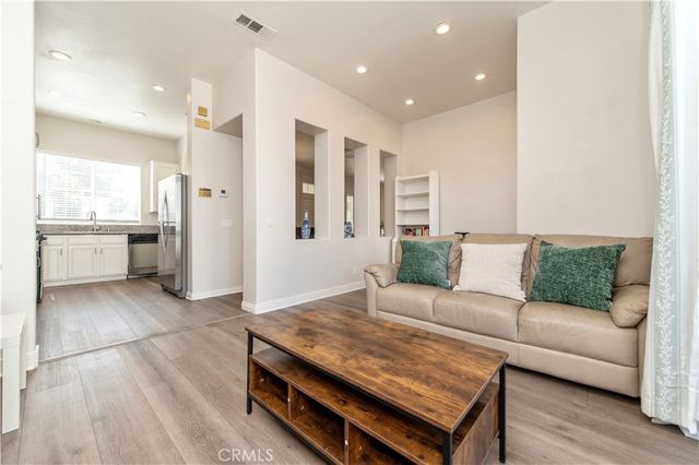 2828 Ballesteros Ln, Tustin, CA 92782