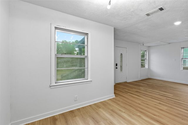 3455 Kellogg Avenue, Dallas, TX 75216