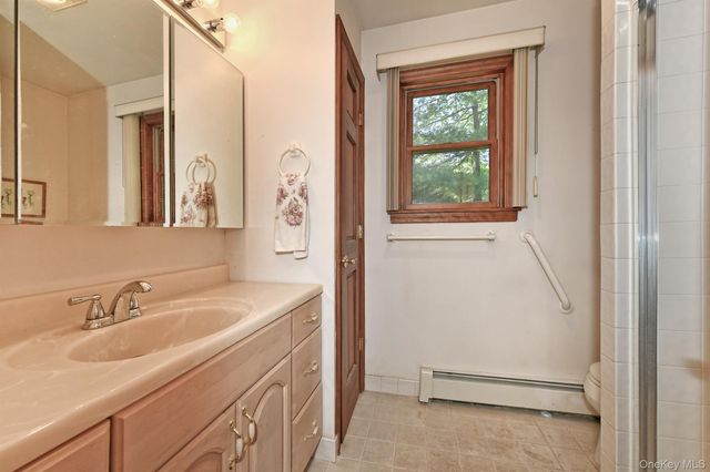 6 Fielding Court, Dix Hills, NY 11746