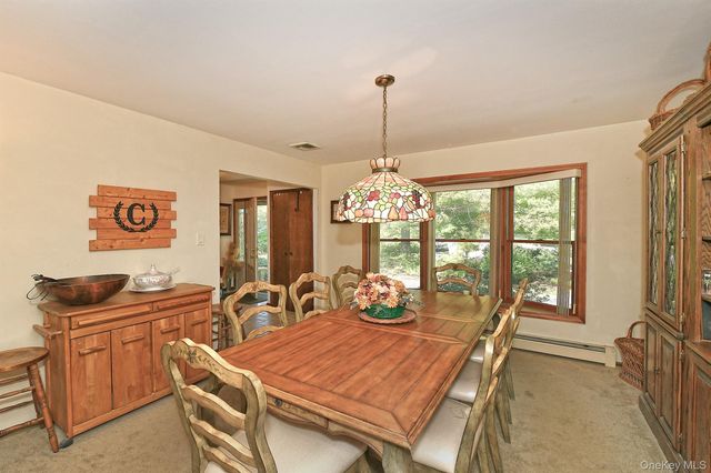 6 Fielding Court, Dix Hills, NY 11746