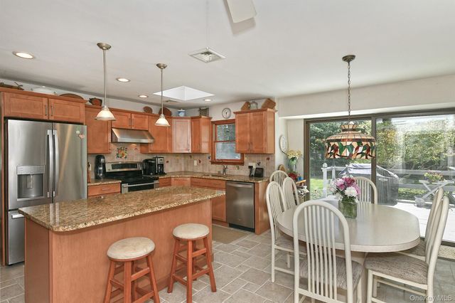 6 Fielding Court, Dix Hills, NY 11746