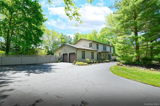 6 Fielding Court, Dix Hills, NY 11746