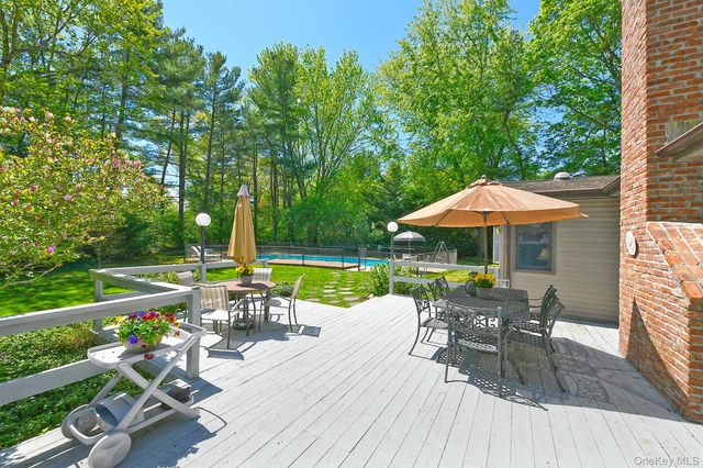 6 Fielding Court, Dix Hills, NY 11746