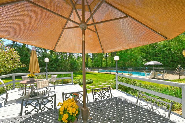 6 Fielding Court, Dix Hills, NY 11746