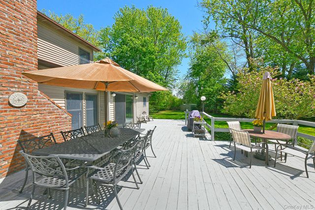 6 Fielding Court, Dix Hills, NY 11746